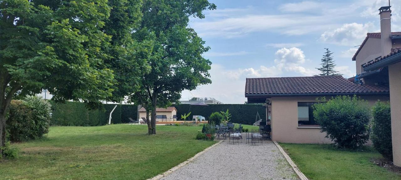 Etesia Hotel Feurs Exterior foto